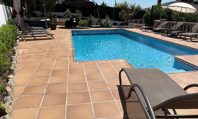 Olivella Maison | VILLAILUSIONS, RESORT AT 15KM SITGES. Swimming pool, sauna, spa, billiards, table soccer, barbecue.