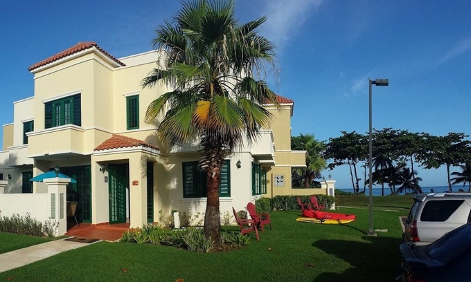 Puntas Villa | VillaNicky Rincon, PR 2800 pieds carrés Beach Front Oasis