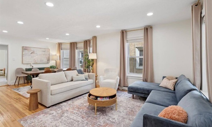 Ardmore Maison | Villanova,Haverford Homecoming short walk to Main Line Restaurants and Shops!