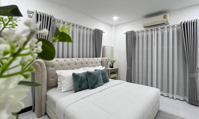 Nong Pla Lai Villa | Villas 3-bedroom villa with WiFi, AC in lovely Tambon Nong Pla Lai