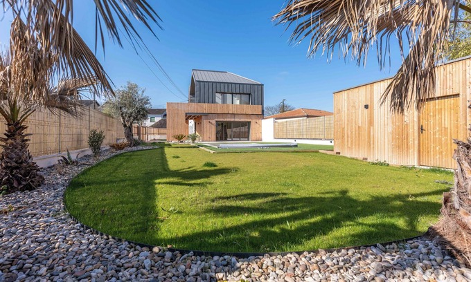 Villereal Maison | Villeréal – Gîte haut de gamme avec piscine, idéal pour 10 personnes