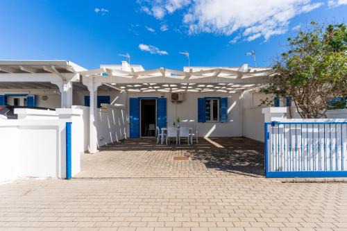 Posto Rosso Maison | Villetta Giardino dei Pini by BarbarHouse