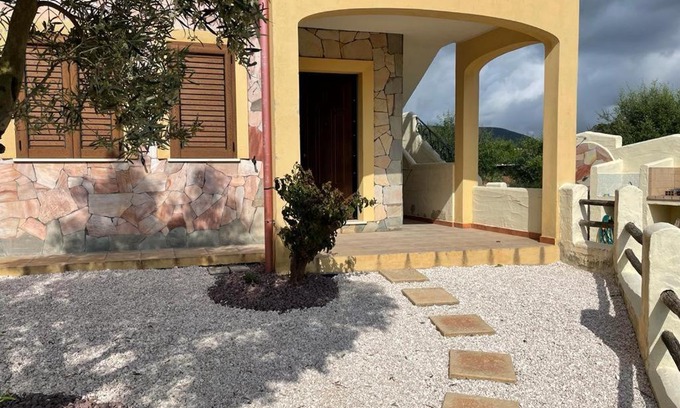 Sant'Anna Arresi Maison | Villetta con giardino privato.