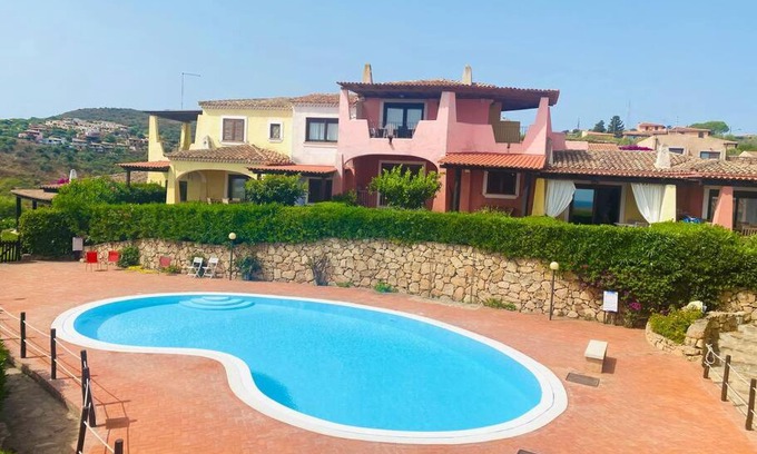 Porto San Paolo Maison | Villetta girasole, piscina, vista mare, Wifi