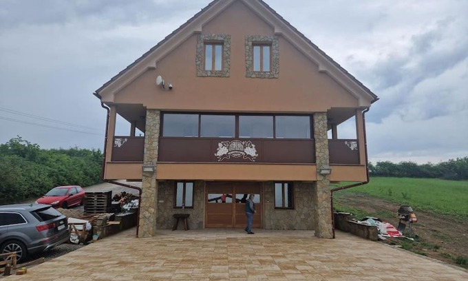 Prietrzka Villa | Vinársky dom u kríža