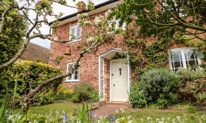 Dunster Maison | VINE COTTAGE, family friendly, character holiday cottage in Dunster