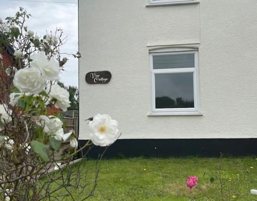 Chelmondiston Maison | Vine Cottage- Stunning newly renovated cottage