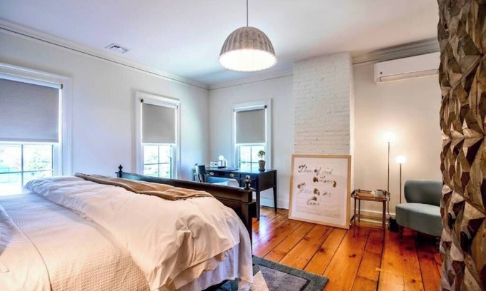 Town of Southold Town Lit Et Petit-Déjeuner | Vine + Sand--Southold, NY'S Newest B&B--Room 2--King Bed and Ensuite Bathroom With Rain Shower