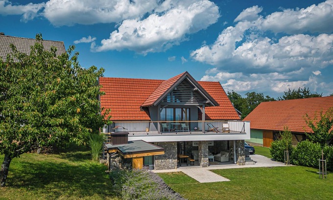 Semic Maison | Vineyard Cottage Lan On The Hill, Semič, Slovenia