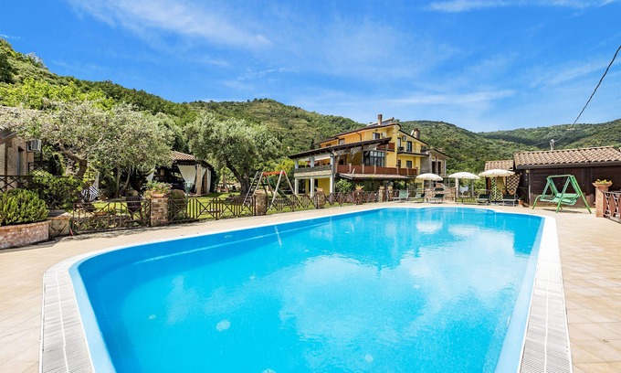 Casal Velino Chalet De Ski | Vineyard Dépendance With Shared Pool, Casal Velino, Italy