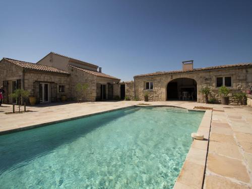 Montfrin Villa | Vineyard Villa in Montfrin