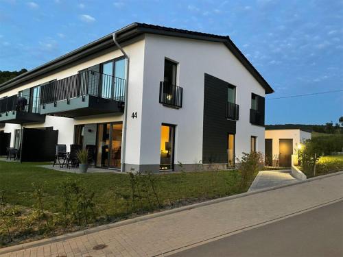 Heringhausen Appartement | Vinkennest am Diemelsee - Sonnenweg 44 - Kinderfreundliche Ferienwohnung mit Sauna, Terrasse, Garten und Seeblick!