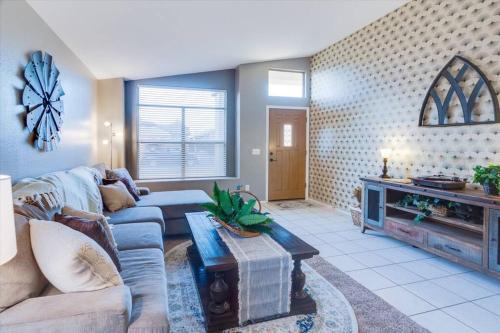 Avondale Maison | Vintage Avondale Getaway w Spa