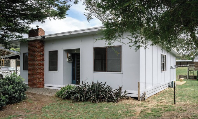Somers Maison | Vintage Beach Cottage - across road from beach