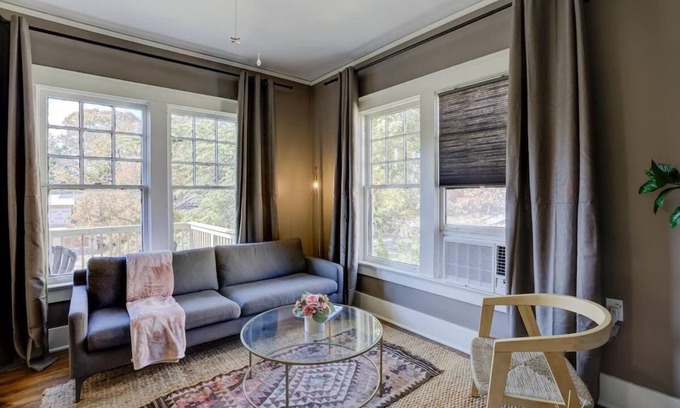 Midtown Appartement | Vintage Boho Apartment in Great Midtown Location!