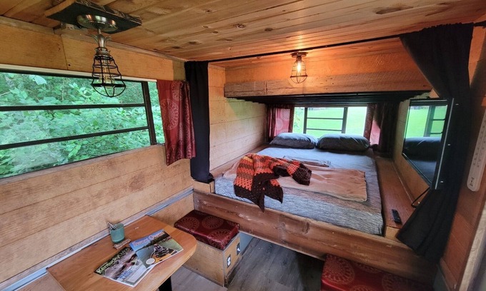 Jonesville Cabine | Vintage Camper Cabin on Beautiful Farm Near Ark & Bourbon Trail
