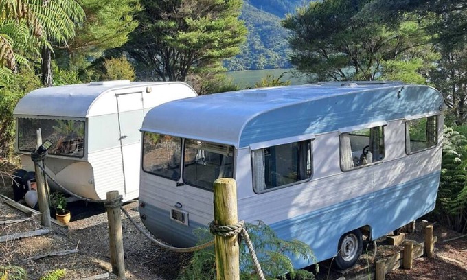 Moetapu Bay Maison | Vintage Caravans by the Sea