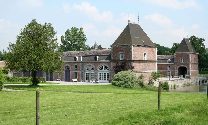 Havelange Autre | Vintage Castle near Forest in Havelange