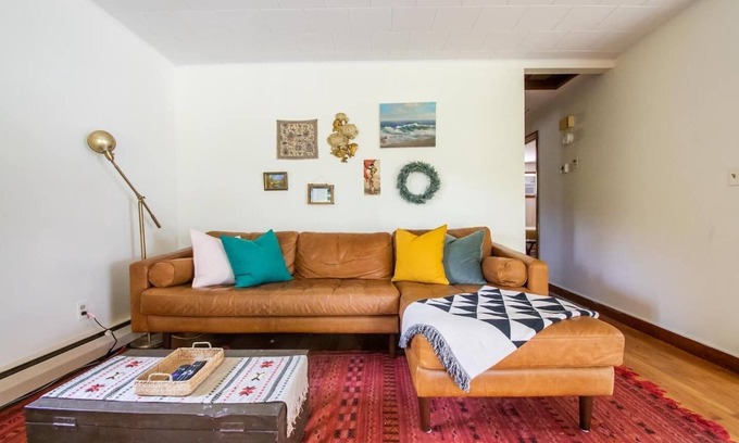 Saugerties South Maison | Vintage charm with modern conveniences on the water in Saugerties, NY!