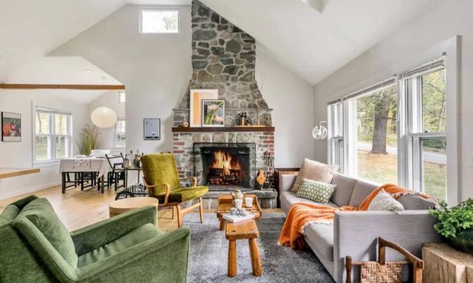 Hollowville Cottage | Vintage Country Home with Games, BBQ & Trails, & 20 Min to Hudson
