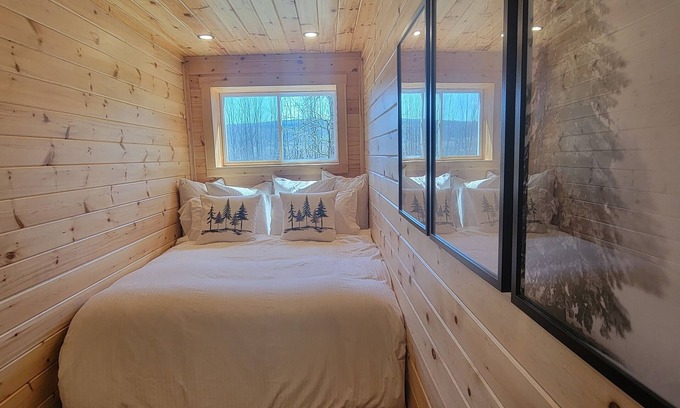 Kimberley Maison | Vintage Hideaway With a view and Hot-Tub