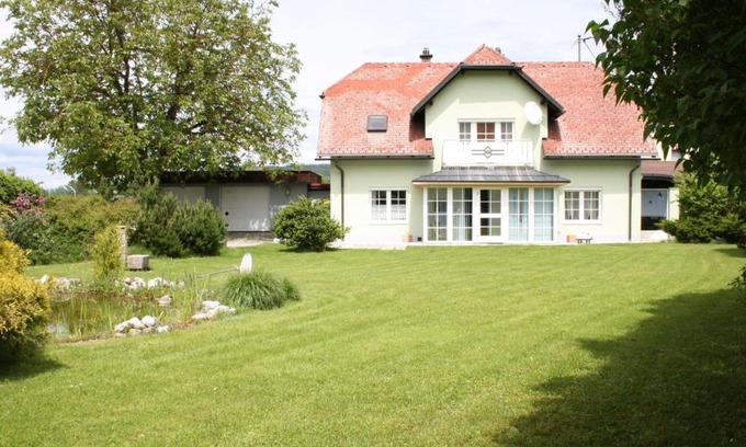 Ferlach Maison | Vintage Holiday Home in Ferlach with Barbecue