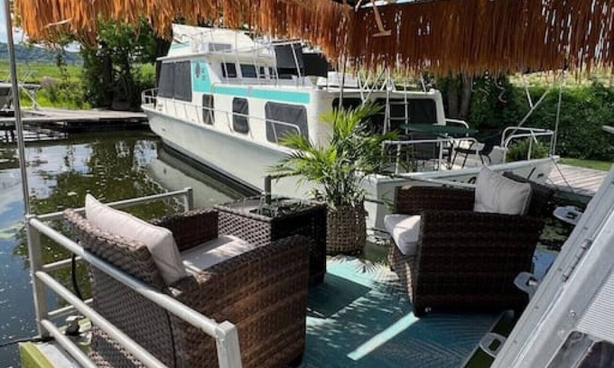 Sabula Location De Bateaux | Vintage "Minnow for 2" Houseboat