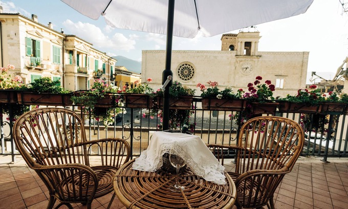 Sulmona Appartement | Vintage-retro style Venus and Adonis apartment