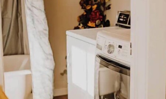 Dillon Appartement | Vintage shotgun home with modern updates