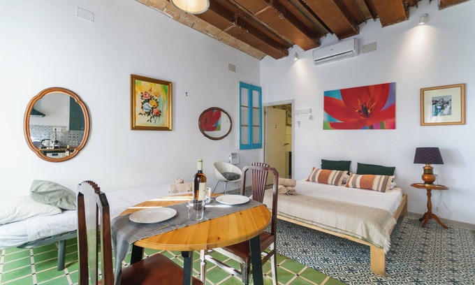 Sant Adria de Besos Appartement | 1920 Studio3 WiFi, AC, Kitchen, Bathroom, TV, Washing Machine, Nespresso MicroWa