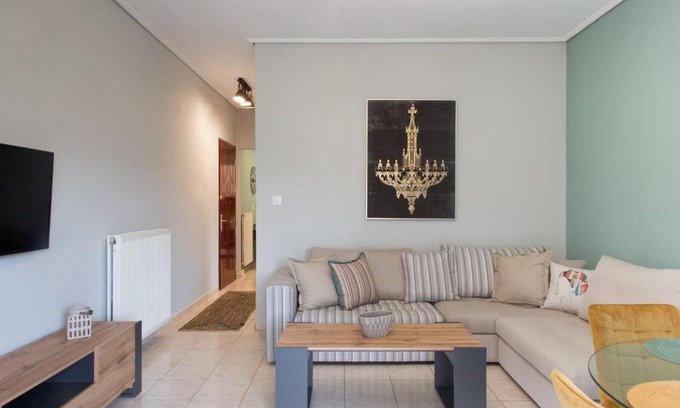 Volos City Centre Appartement | Virginia's Luxury Suite 4