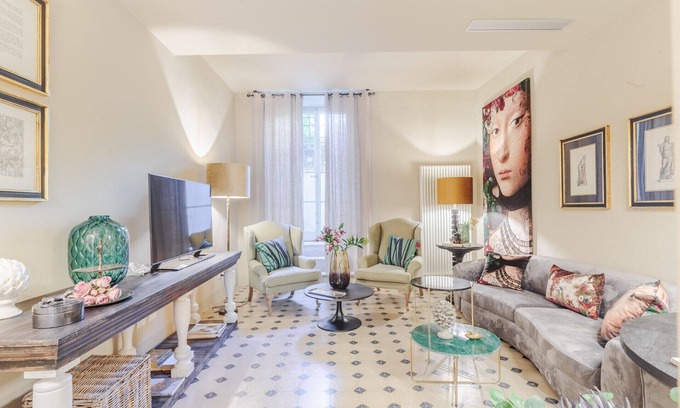 Lucca Historical Center Appartement | Vissi D'Arte, a Luxury Ground Floor Apartment with Private Garden inside the Walls of Lucca