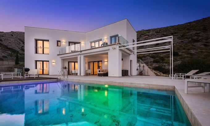 Urbanitzacio la Font Villa | Vista Bahia est une luxueuse villa avec 4 chambres et 3 salles de bains
