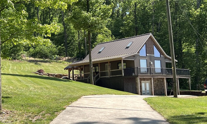 Pitman Cabine | Vista Getaway - Secluded country cabin, with wrap around porch and patio