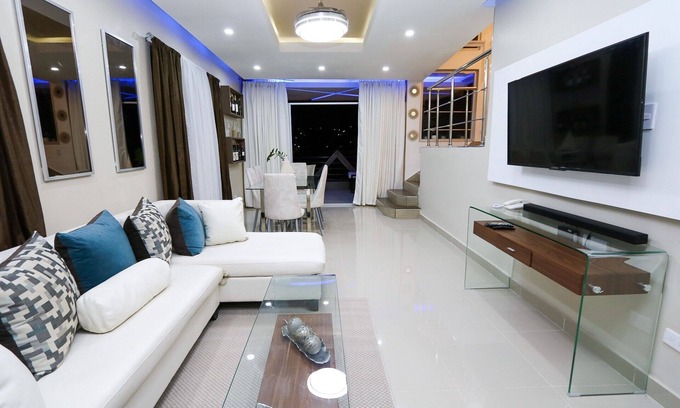San Cristobal Appartement | Vista Hermosa RD Modern 2 BR vacation home with Balcony.