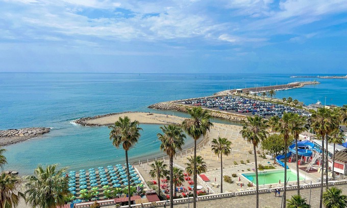 Imperia Appartement | Vista Mare Borgo Peri: front de mer, 2 chambres, 2 salles de bain, terrasse vue mer