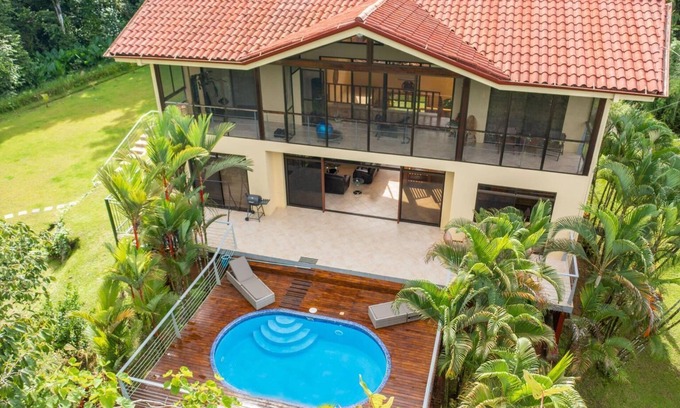 Parrita Maison | VISTA VERDE HOUSE W/POOL & WIFI