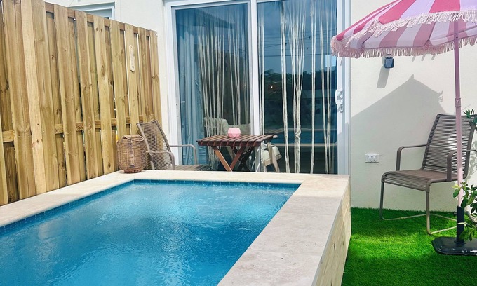 Camacuri Appartement | Vistalmar Mini Studio in lovely Oranjestad with Private Plunge Pool, WiFi and AC