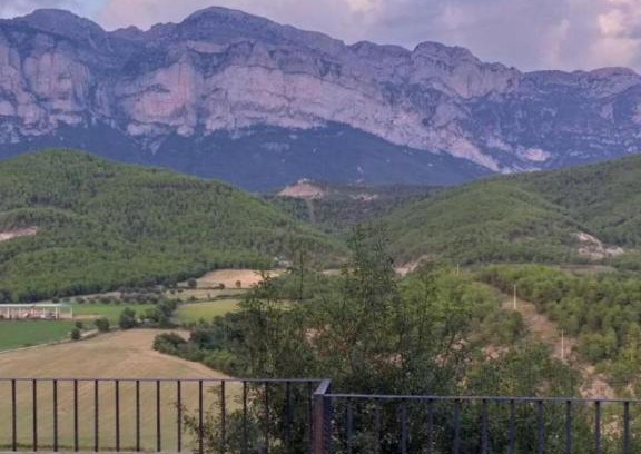 El Pueyo de Araguas Appartement | Vistas a la Montaña en un Pueblo con Encanto.