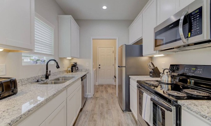 Cayce Maison | Viva Verde by Heartwood | 10 Mins to Downtown