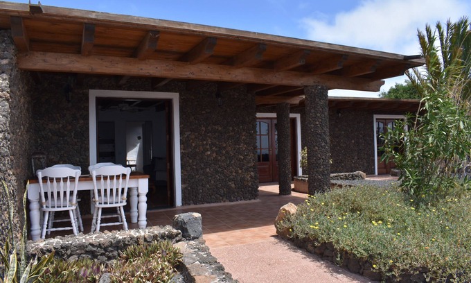 Haria Maison | Volcanic lava stone house short walk to the beach, sea and mountain views