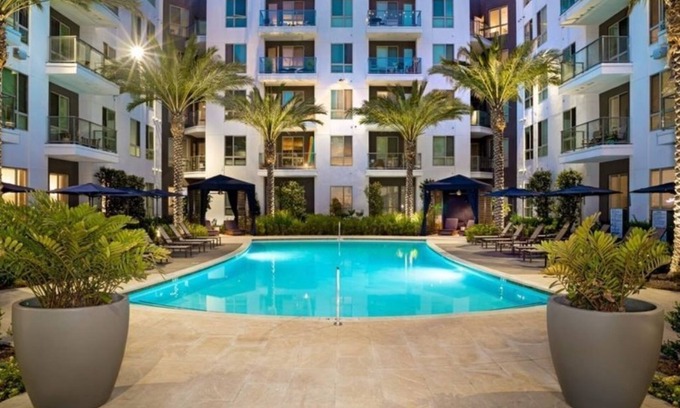 Grantville Appartement | Vora Mission Valley East: Modern 1BR in Trendy San Diego