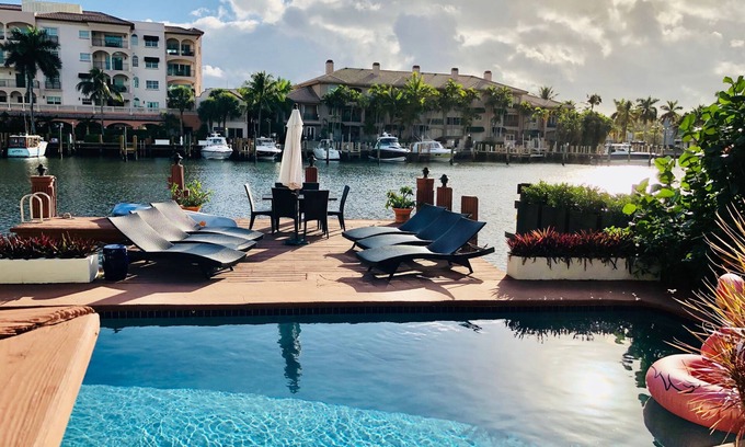 Hendricks and Venice Isles Maison | VOTRE MEILLEUR ENDROIT DE FORT LAUDERDALE! À PIED DES COMMERCES, DES RESTAURATIONS ET DE LA PLAGE.