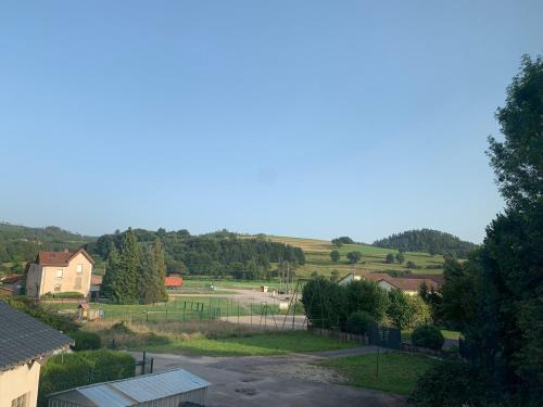 Lepanges-sur-Vologne Appartement | Votre havre de paix avec vue sur les montagnes à 20 minutes de Gerardmer