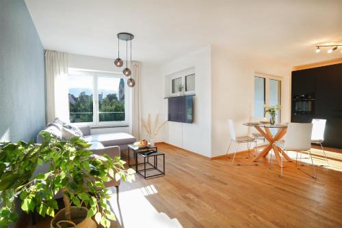Kempten Appartement | VOYAGE Stadtoase am Fluss I Zentral I freier Parkplatz I Wifi I Netflix I Aufzug
