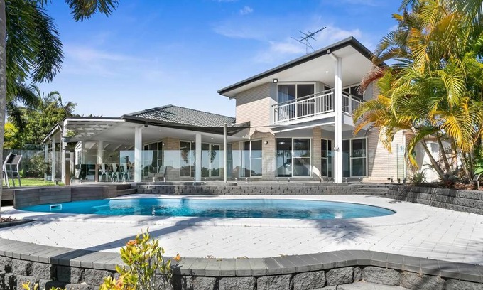 Banksia Beach Maison | Voyagers Resort - Stunning home!