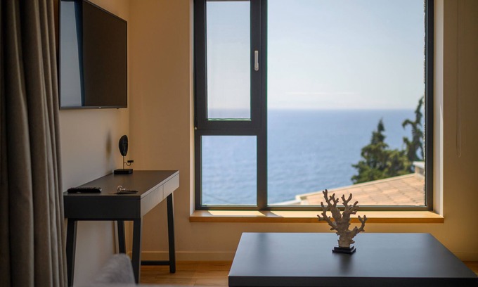 Lefktron Hôtel | VRAHOS Executive Suite, Mani Suites