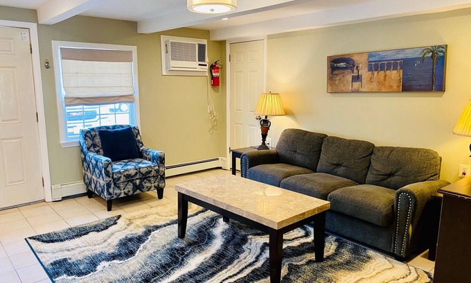 Seaside Heights Appartement | VRBO PREMIER HOST LISTING - 1 BR SUITE- Slps 4- TWO POOLS. Full Kit & Liv Rm