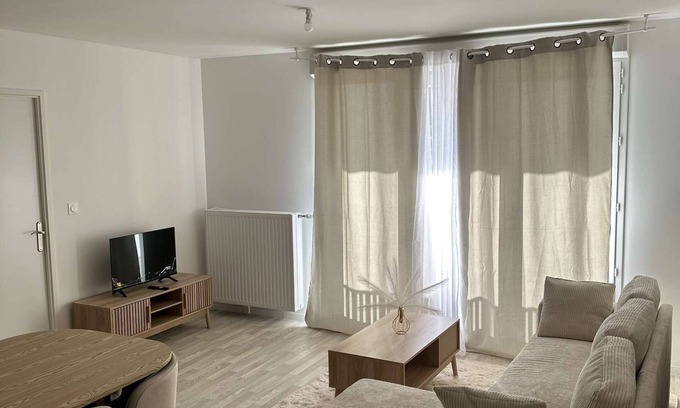 Meaux Appartement | Vrbo Property
