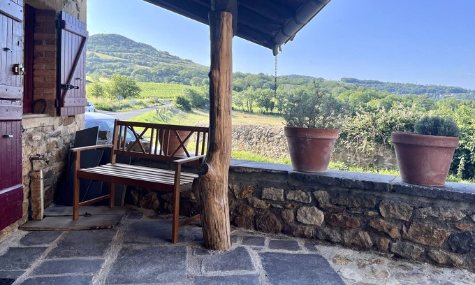 Vic-le-Comte Maison | Vrbo Property